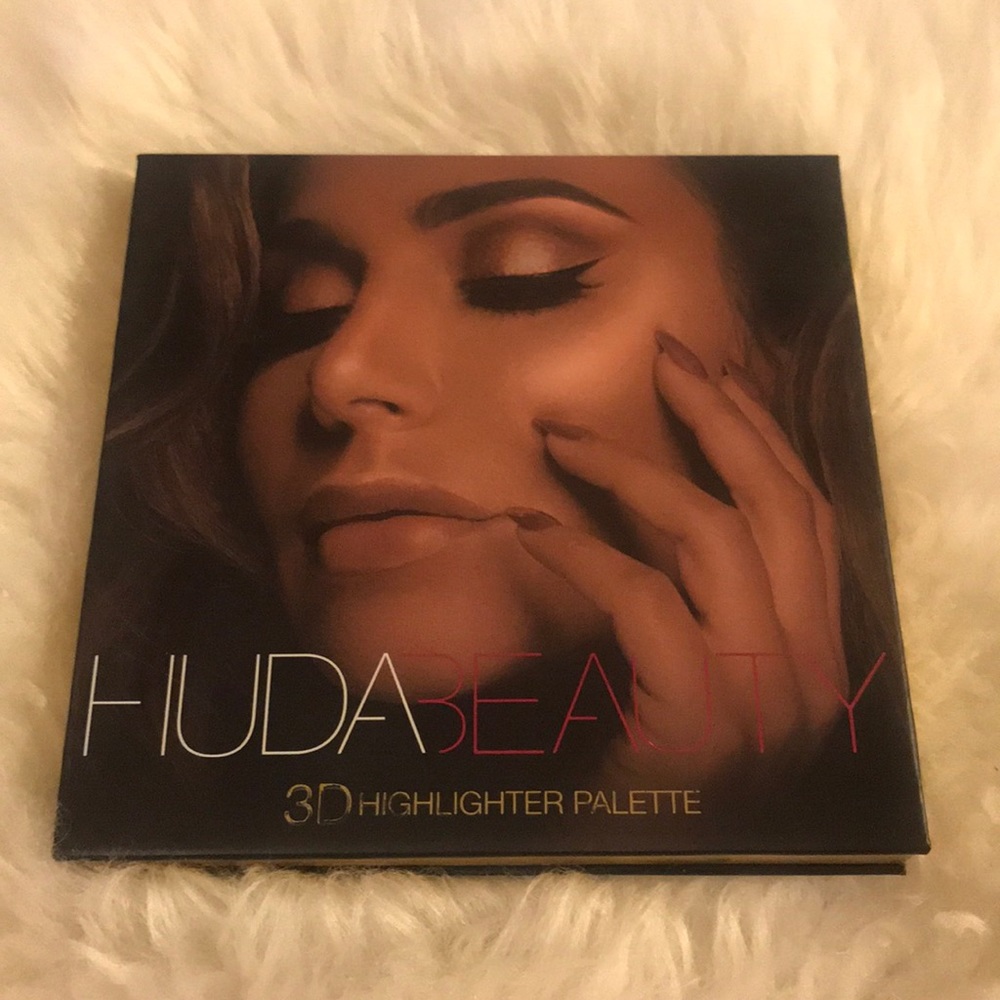 Huda Beauty 3D Highlighter Palette in Golden Sands